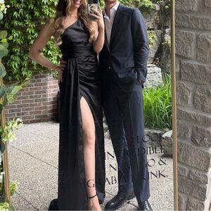 Elegant Black One-Shoulder Dress